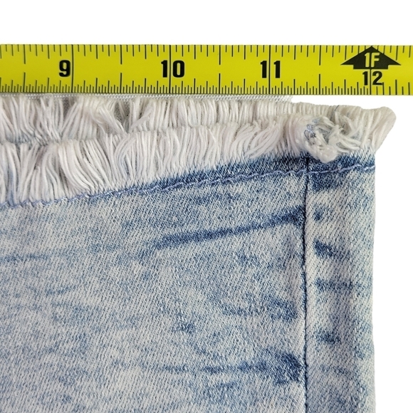 Ariya Jean Shorts Women Size 11/30 Curvy High Rise Raw Frayed Hem Denim New - Picture 12 of 13